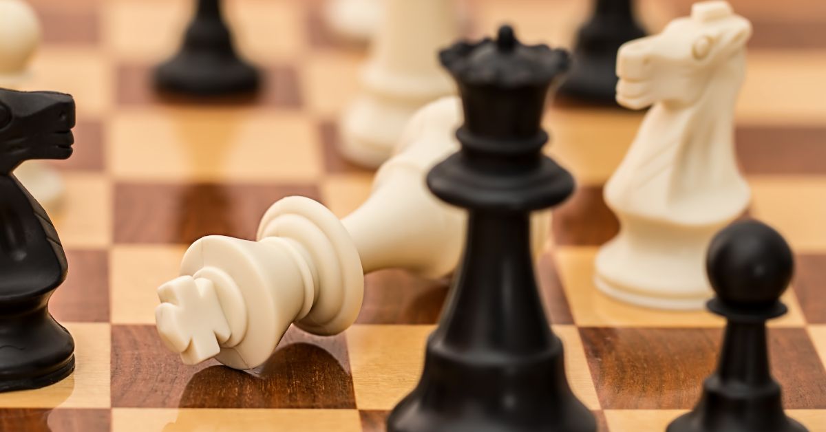 king chess piece resigns in chess